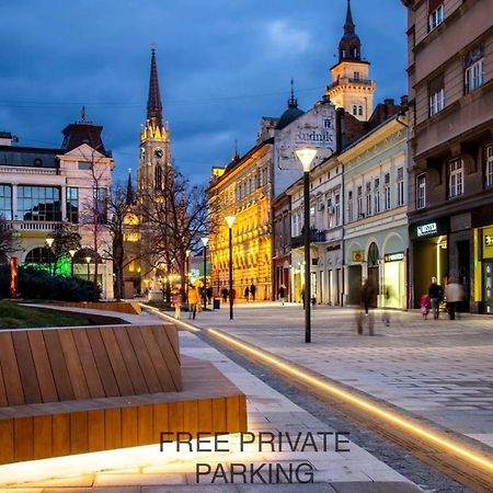 Theatre Square Apartments Новий Сад Екстер'єр фото