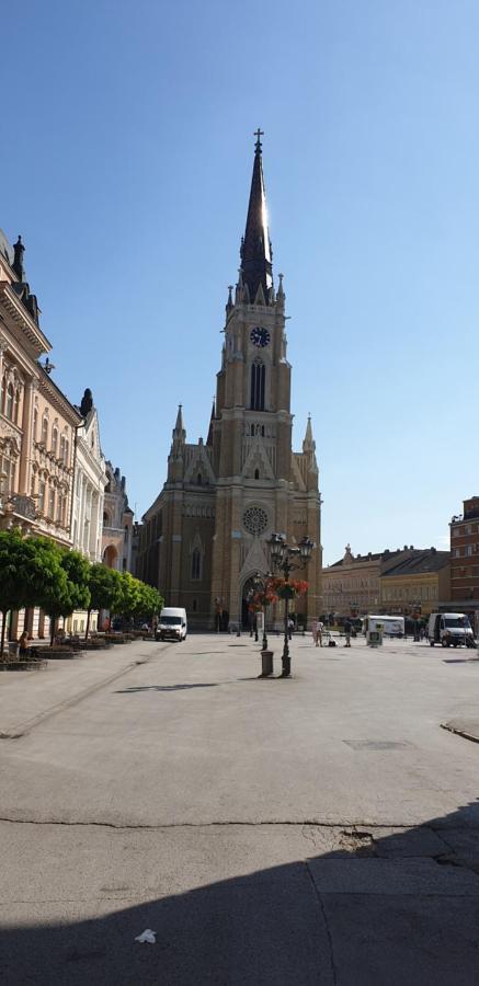 Theatre Square Apartments Новий Сад Екстер'єр фото